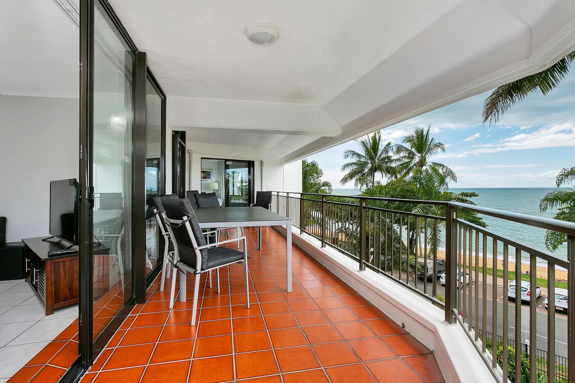 טריניטי ביץ' Roydon Beachfront Apartments מראה חיצוני תמונה
