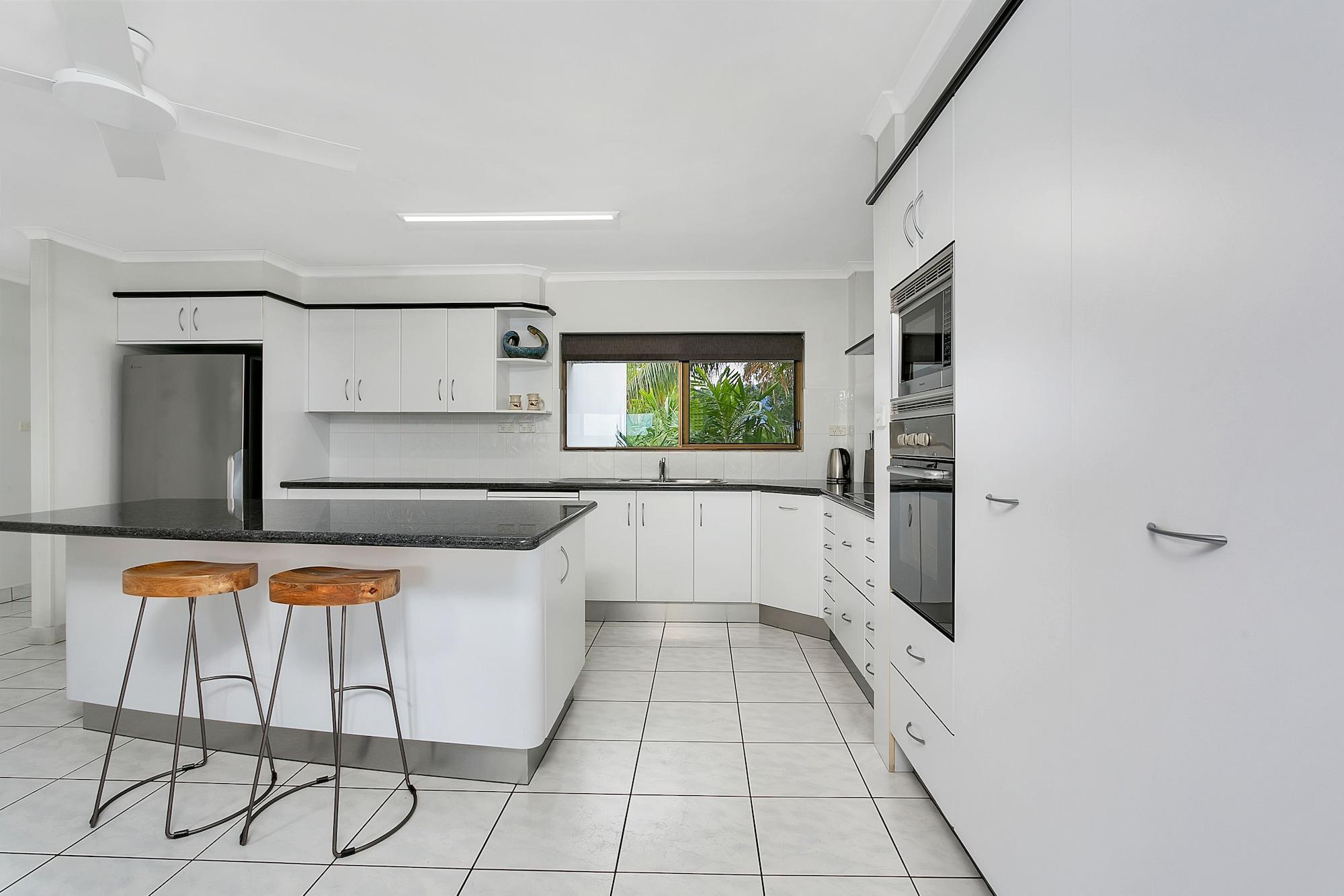 טריניטי ביץ' Roydon Beachfront Apartments מראה חיצוני תמונה