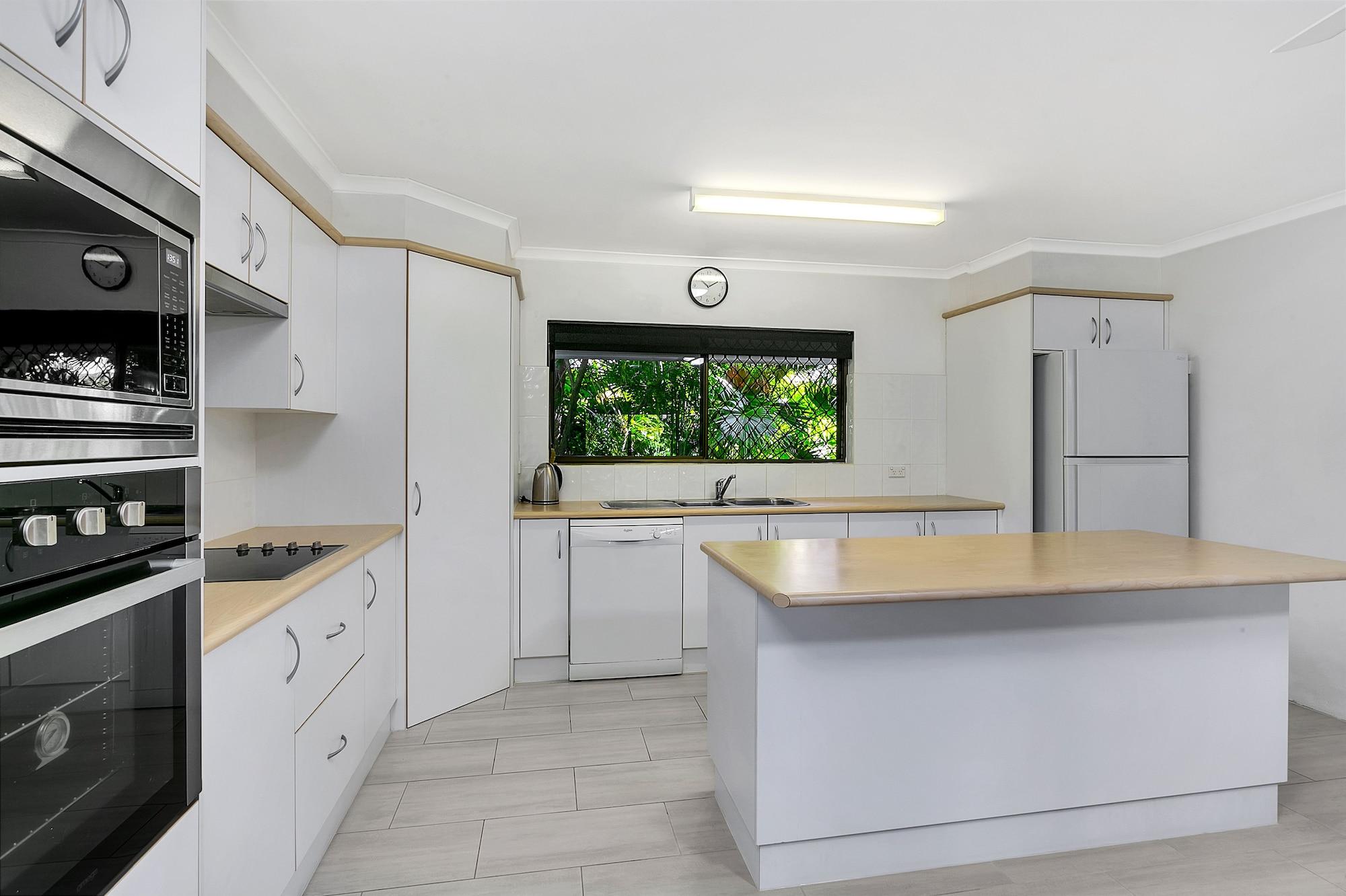 טריניטי ביץ' Roydon Beachfront Apartments מראה חיצוני תמונה