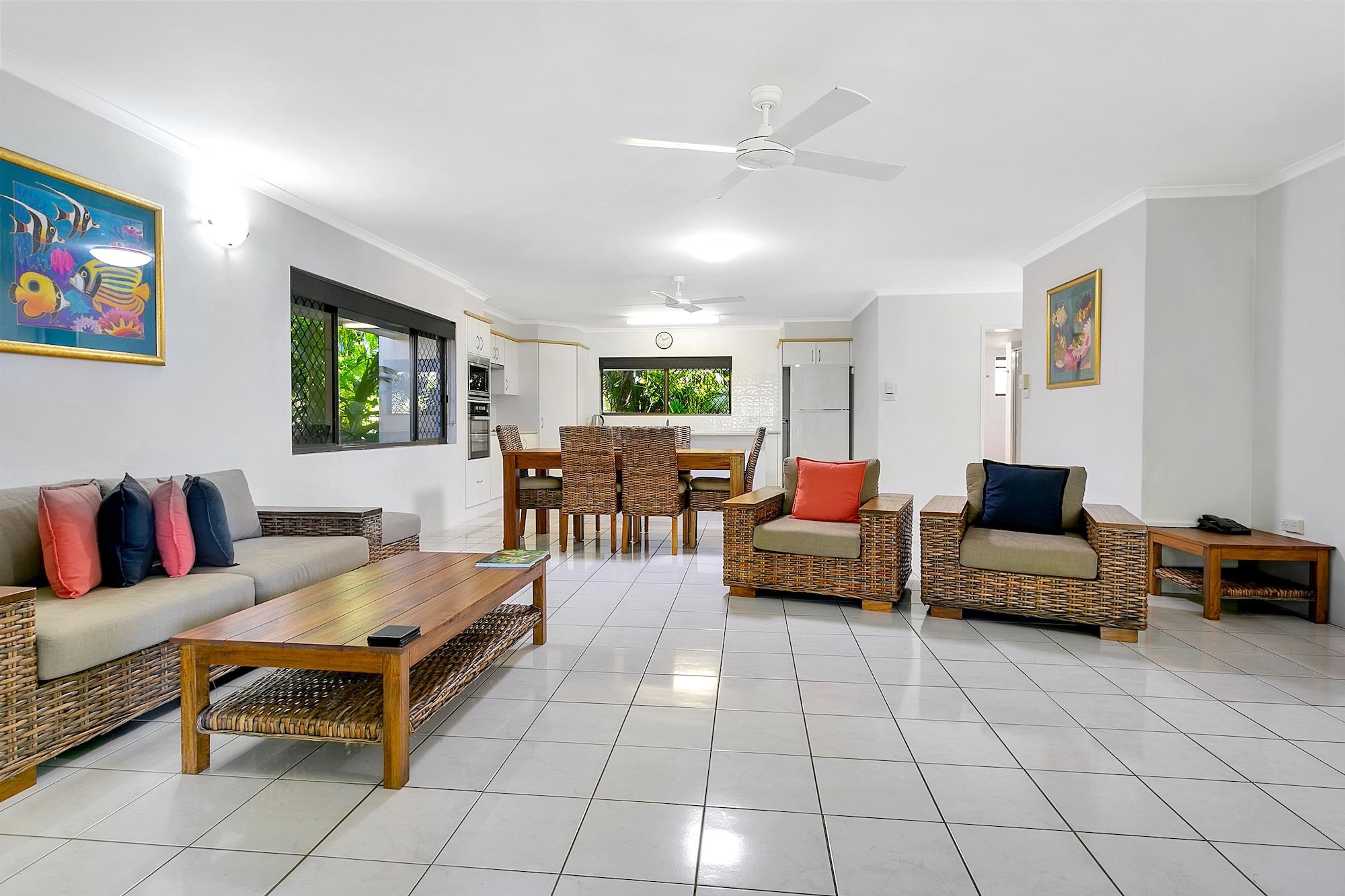 טריניטי ביץ' Roydon Beachfront Apartments מראה חיצוני תמונה