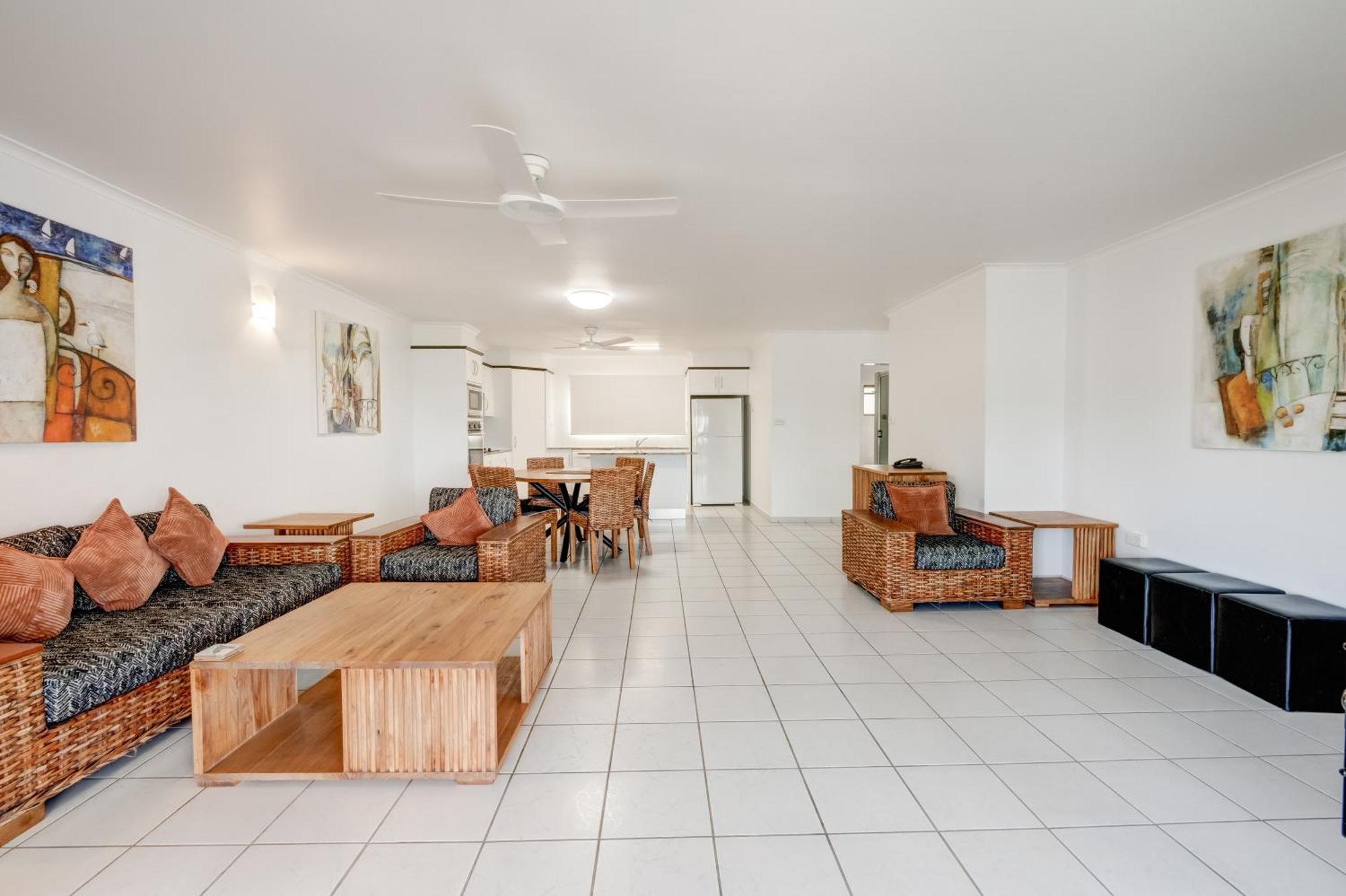 טריניטי ביץ' Roydon Beachfront Apartments מראה חיצוני תמונה