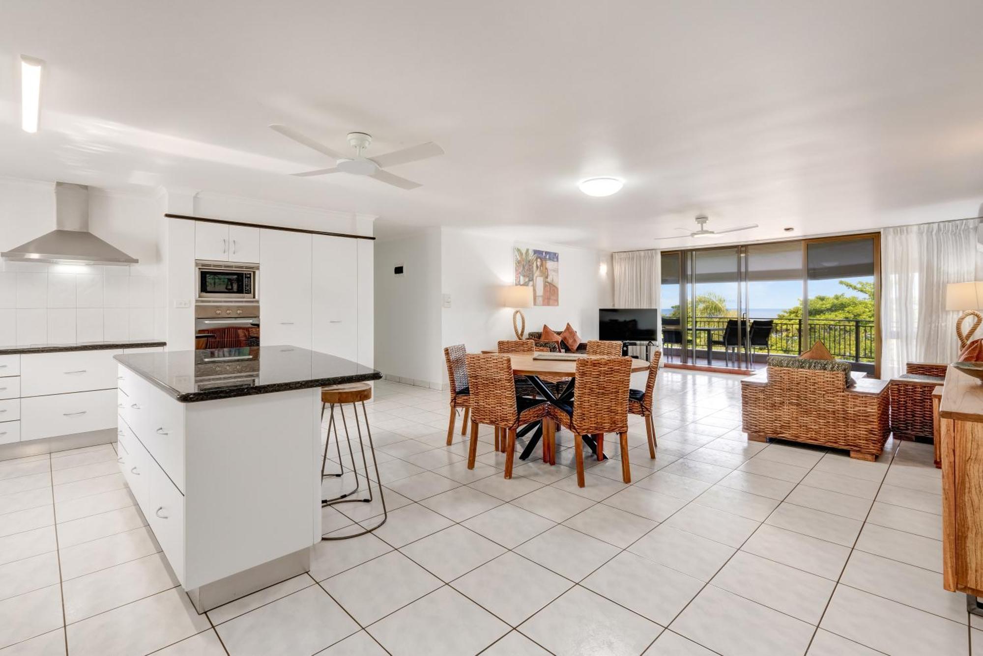 טריניטי ביץ' Roydon Beachfront Apartments מראה חיצוני תמונה