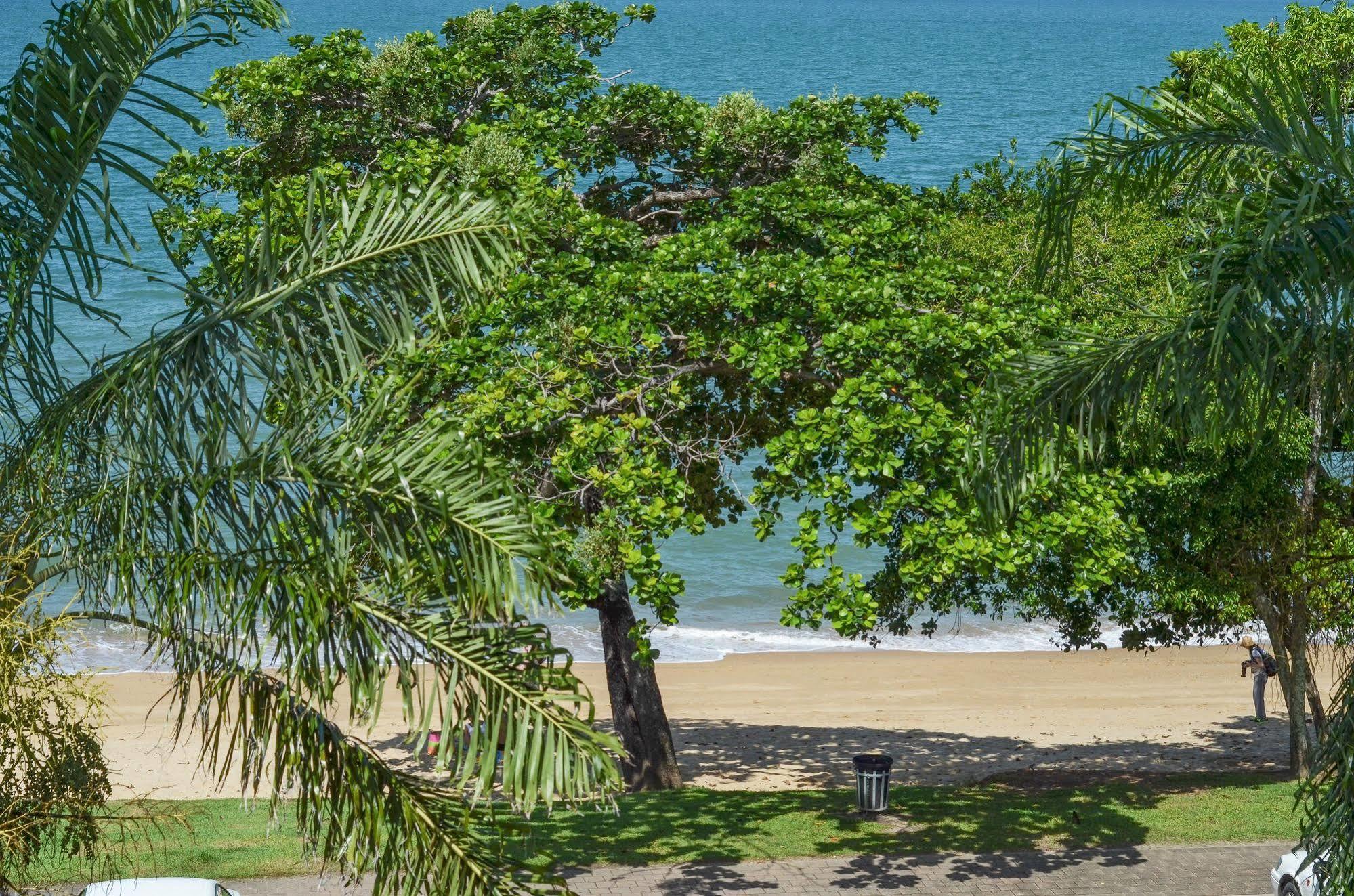 טריניטי ביץ' Roydon Beachfront Apartments מראה חיצוני תמונה