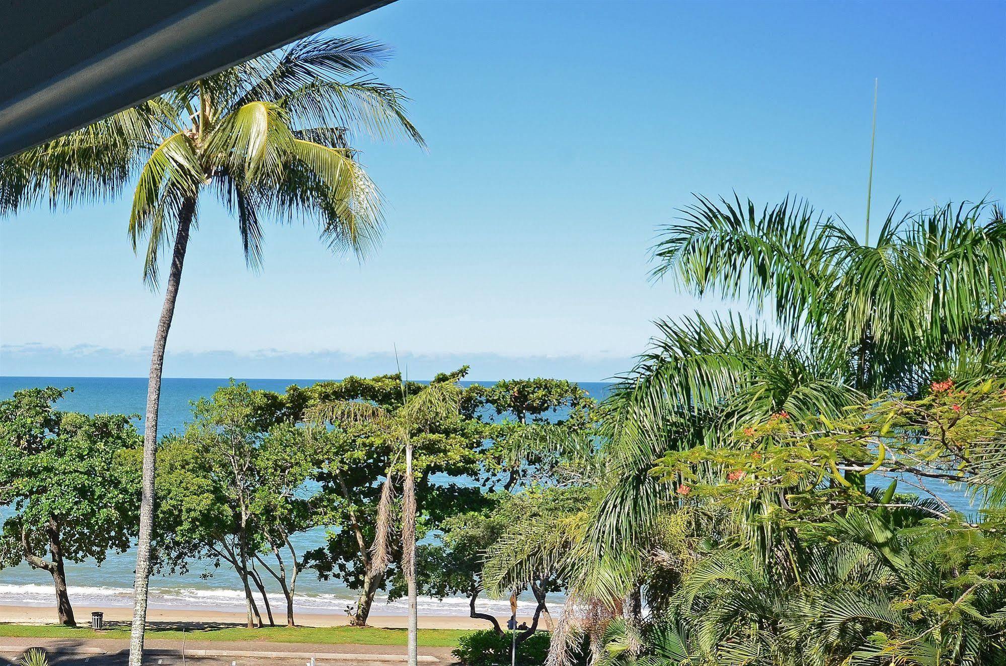 טריניטי ביץ' Roydon Beachfront Apartments מראה חיצוני תמונה