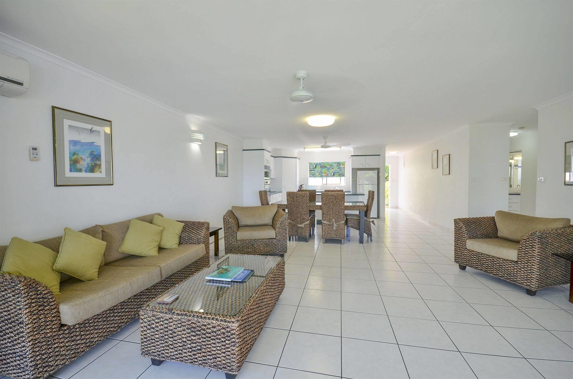 טריניטי ביץ' Roydon Beachfront Apartments מראה חיצוני תמונה